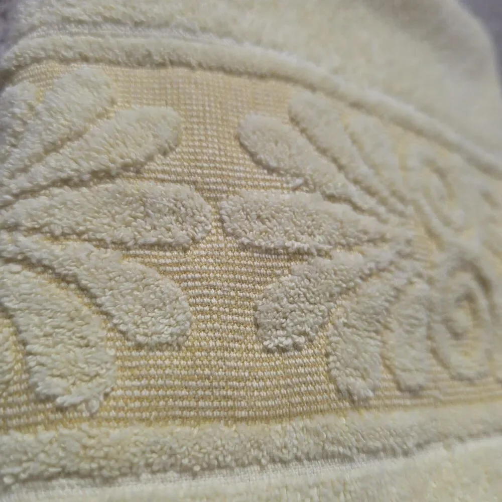 Vintage 1970s Cannon Monticello Bath Towel Light Yellow 22 X 42 Retro Bathroom
